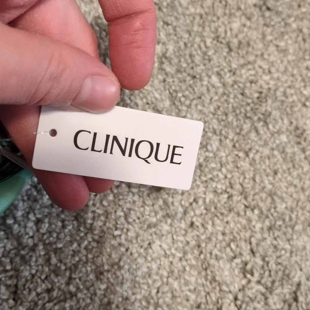 NWT Clinique small makeup travel bag